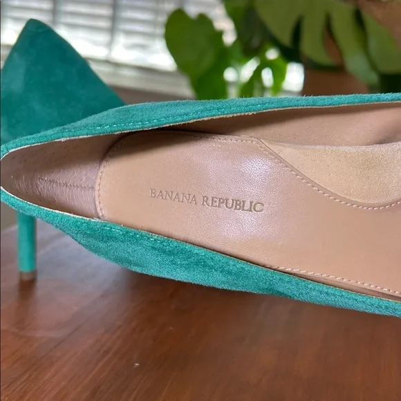 Banana Republic Green Suede Pumps, Size 8.5 - Picture 6 of 8